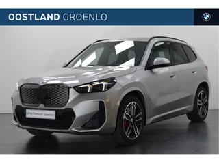 BMW iX1 eDrive20 M Sport / Panoramadak / Trekhaak / M Sportstoelen / Adaptieve LED / M Adaptief onderstel / Parking Assistant Plus / Head-Up / Comfort Access