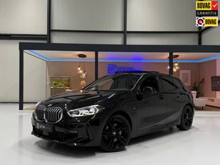 BMW 1-serie M Sport BOMVOLL Pano Led Acc Camera Navi Carplay Leder Stoel&stuurverw.