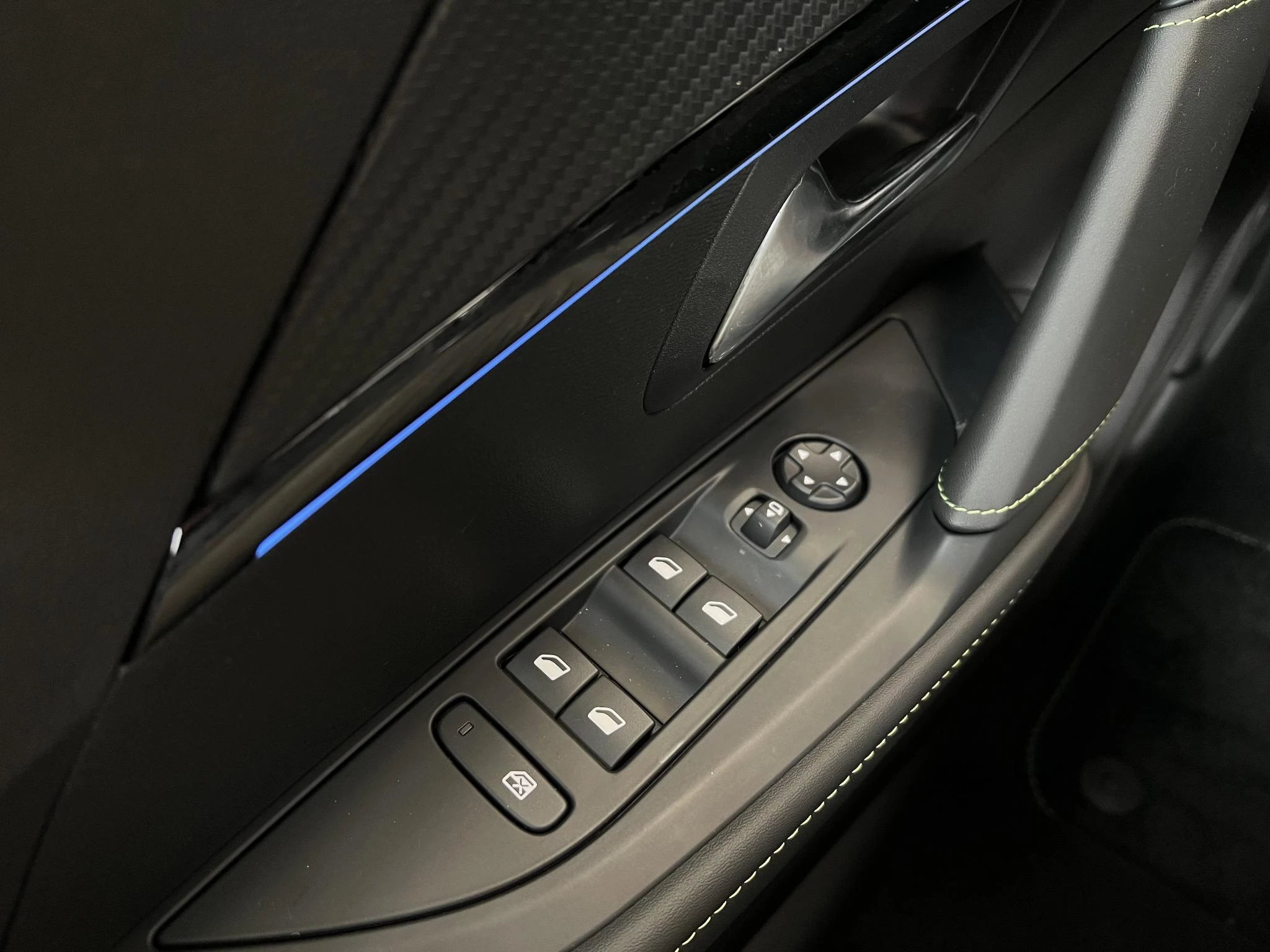 Hoofdafbeelding Peugeot e-208
