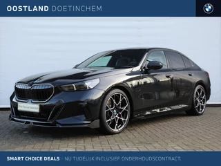 BMW 5 Serie 530e M Sport Automaat / Panoramadak / M Multifunctionele Stoelen / M-performance wielset 22” / Carbon splitter voor / Adaptieve LED / Parking Assistant Plus