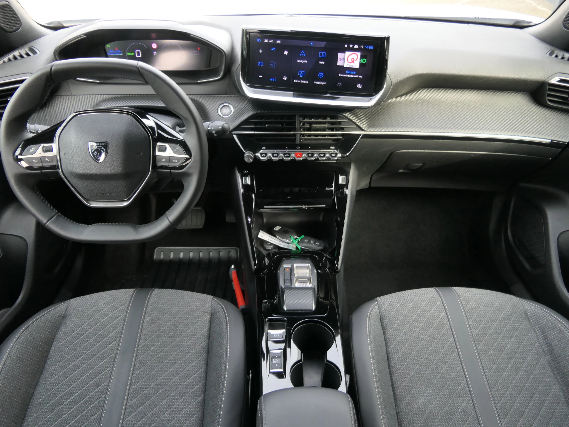Hoofdafbeelding Peugeot e-2008