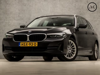 BMW 5 Serie Touring 530e Sportline 293Pk Automaat (APPLE CARPLAY, GROOT NAVI, DEALER ONDERHOUDEN, CAMERA, SFEERVERLICHTING, LEDER, SPORTSTOELEN, ADAPTIVE CRUISE, TREKHAAK ELEKTRISCH, NIEUWSTAAT)