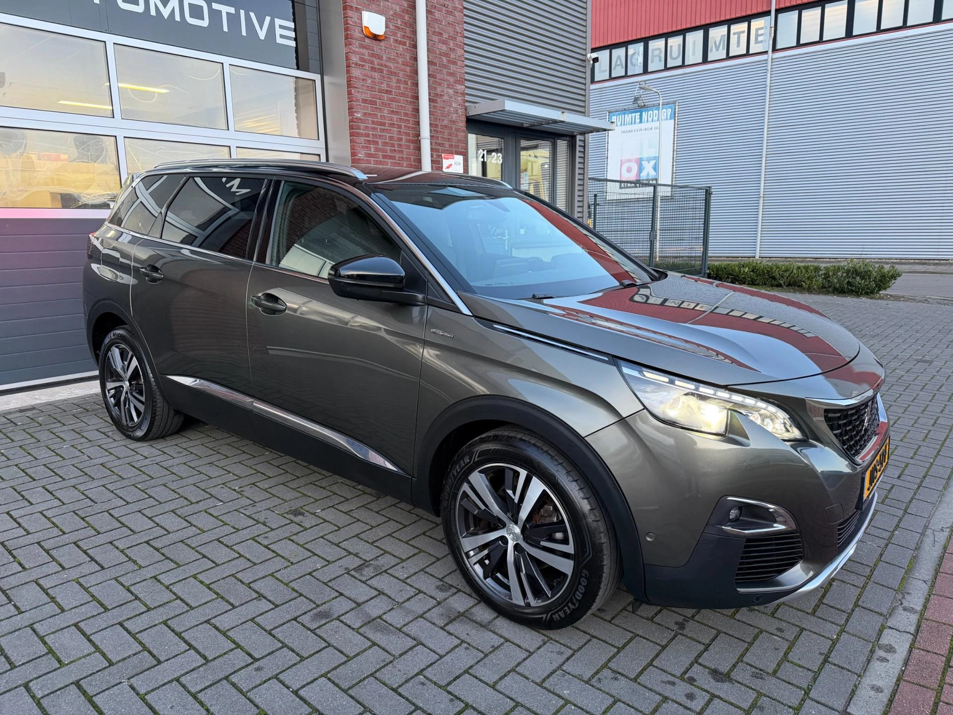 Hoofdafbeelding Peugeot 5008