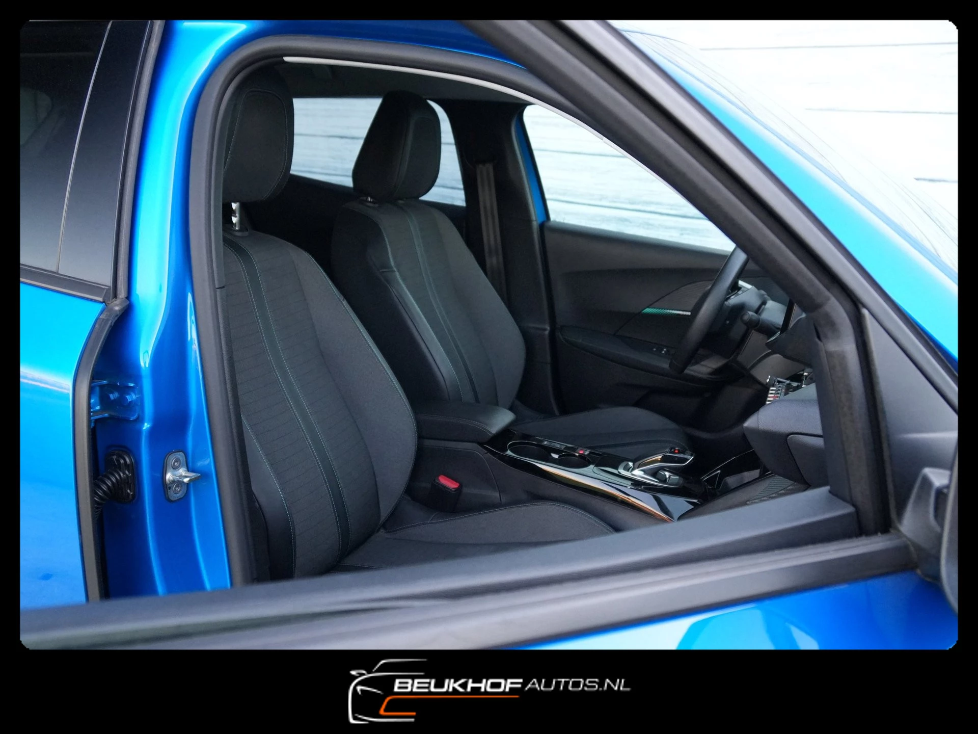 Hoofdafbeelding Peugeot e-2008