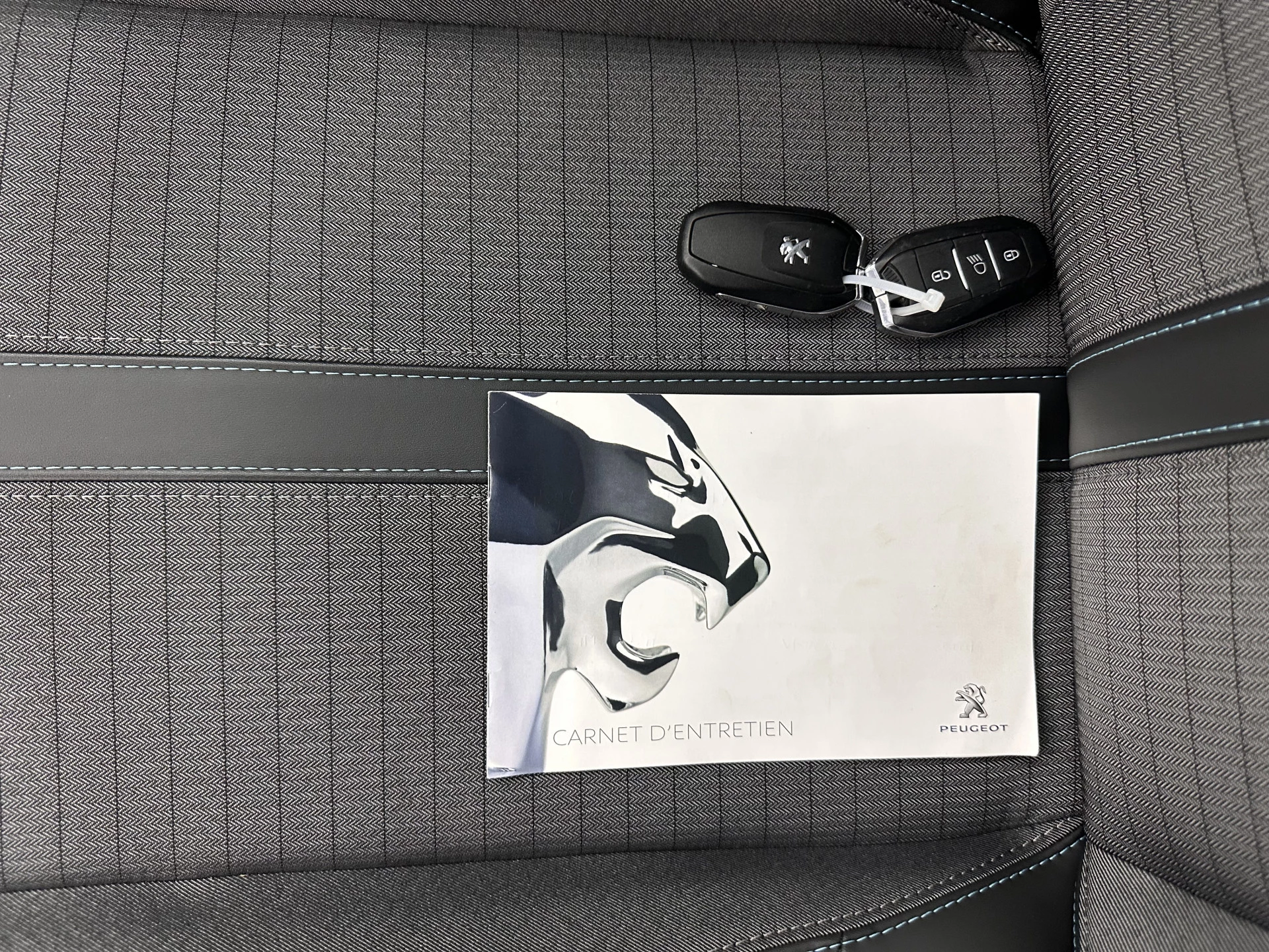 Hoofdafbeelding Peugeot e-208