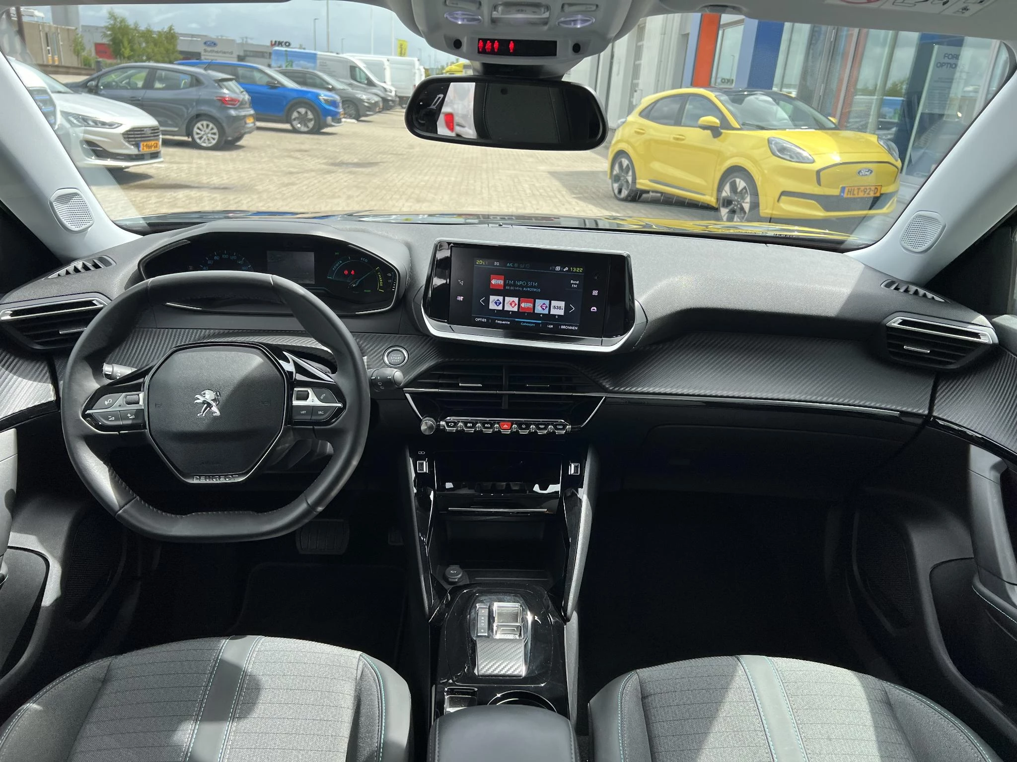 Hoofdafbeelding Peugeot e-2008