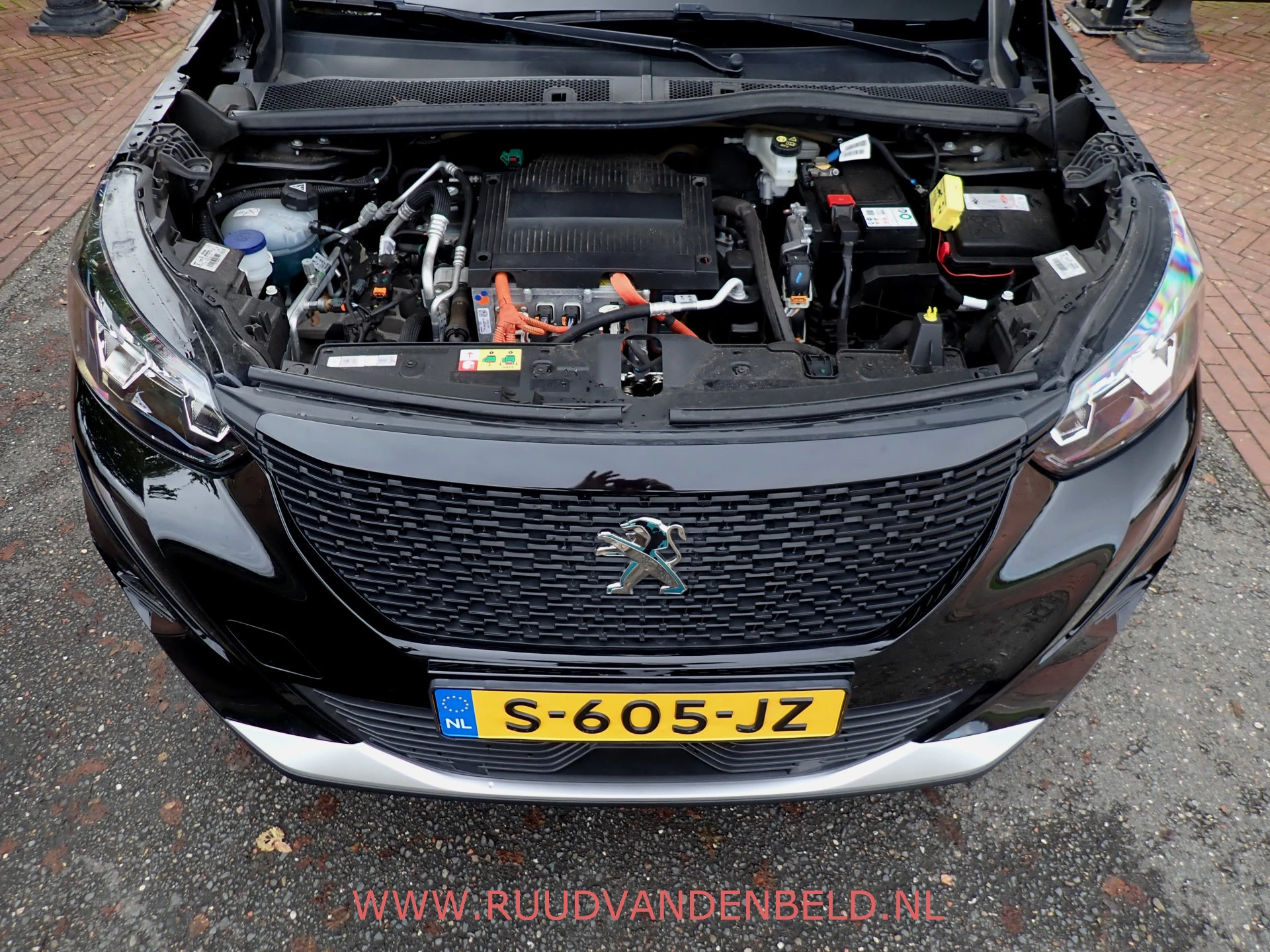 Hoofdafbeelding Peugeot e-2008