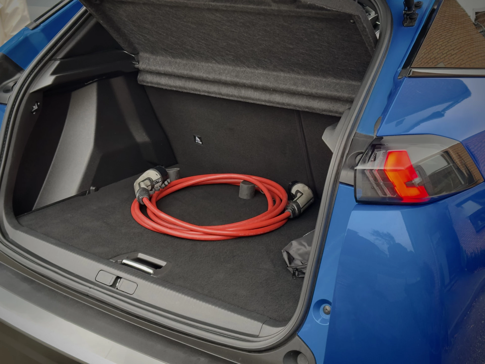 Hoofdafbeelding Peugeot e-2008