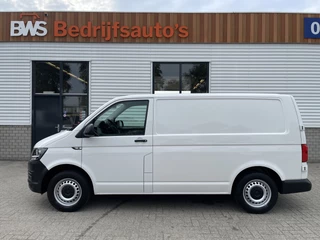 Hoofdafbeelding Volkswagen Transporter Volkswagen Transporter 2.0 TDI L1H1 / vaste prijs rijklaar € 15.950 ex btw / lease vanaf € 270 / airco / trekhaak / achterdeuren met ruiten / bijrijdersbank / euro 6 diesel !