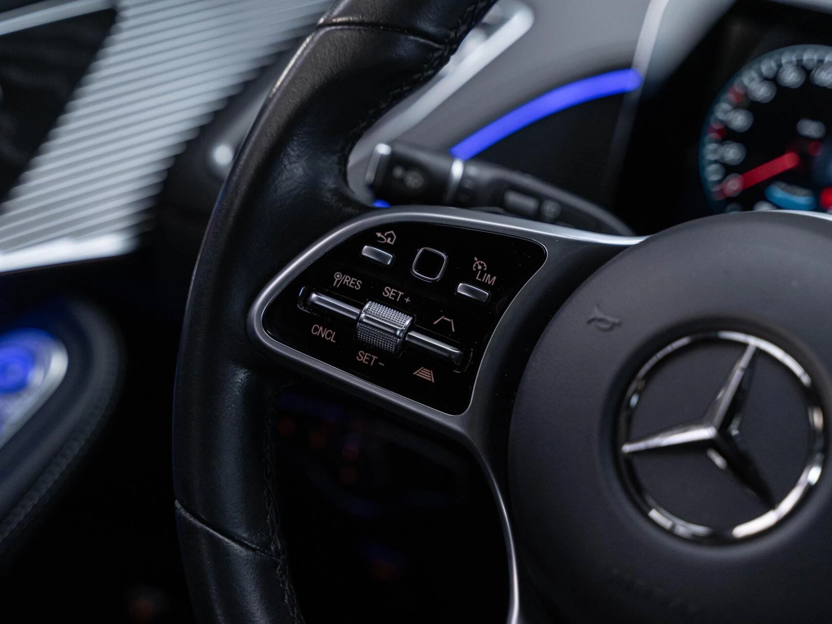 Hoofdafbeelding Mercedes-Benz EQC