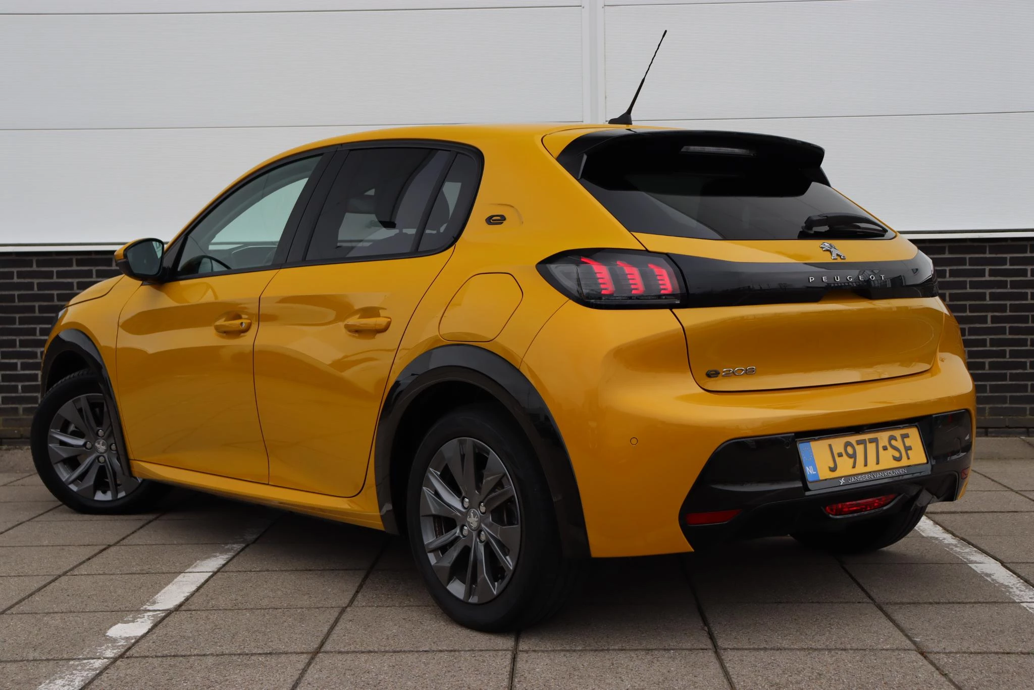 Hoofdafbeelding Peugeot e-208