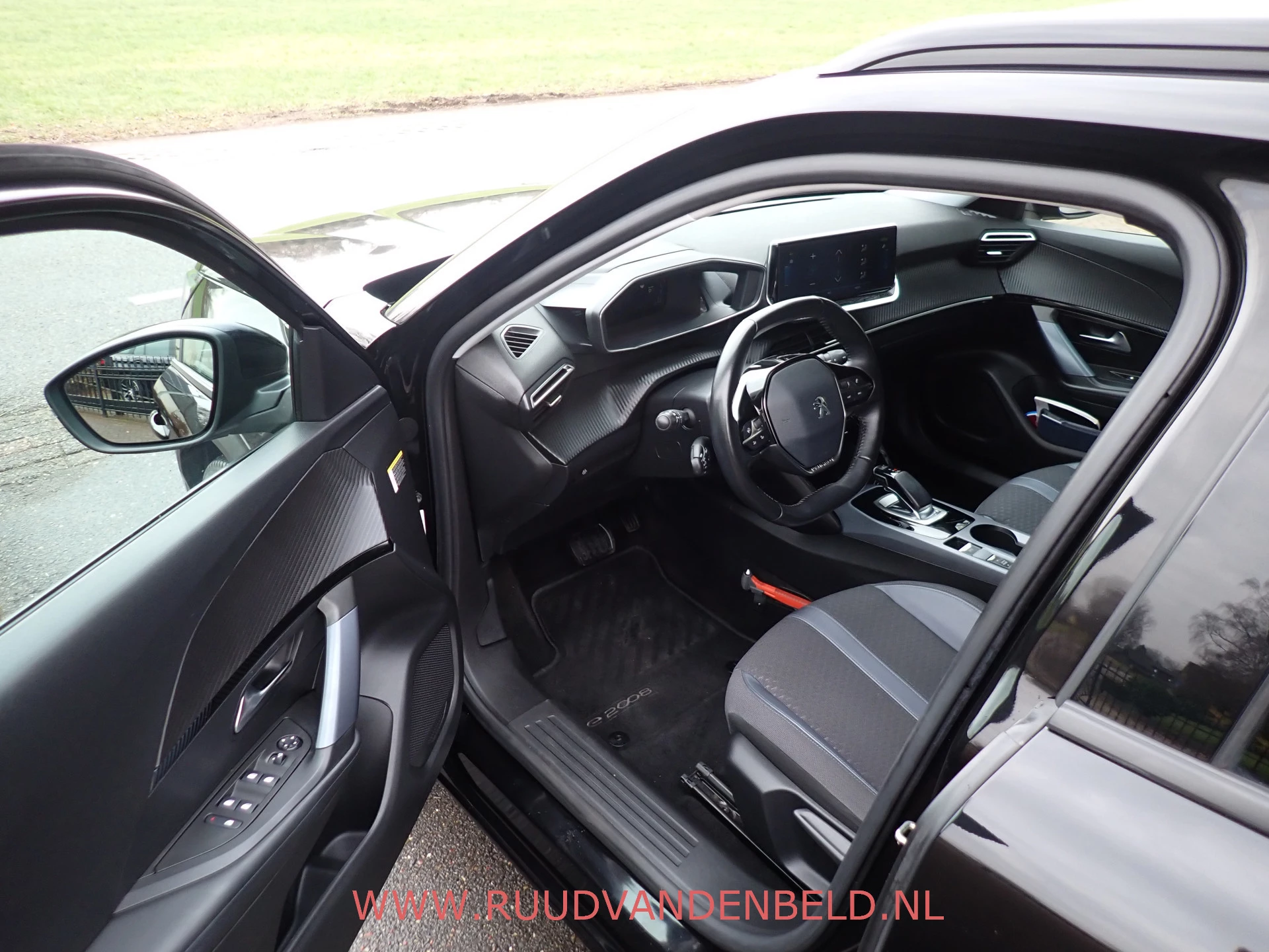 Hoofdafbeelding Peugeot e-2008