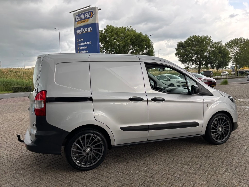 Hoofdafbeelding Ford Transit Courier