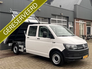 Hoofdafbeelding Volkswagen Transporter Volkswagen Transporter 2.0 TDI L2H1 DC Kipper open laadbak Airco Bluetooth trekhaak 2200 kg 1e eigenaar Dealer onderhouden Kieper P-up Doka Pritsche Ahk 2200kg Pick-up bakwagen