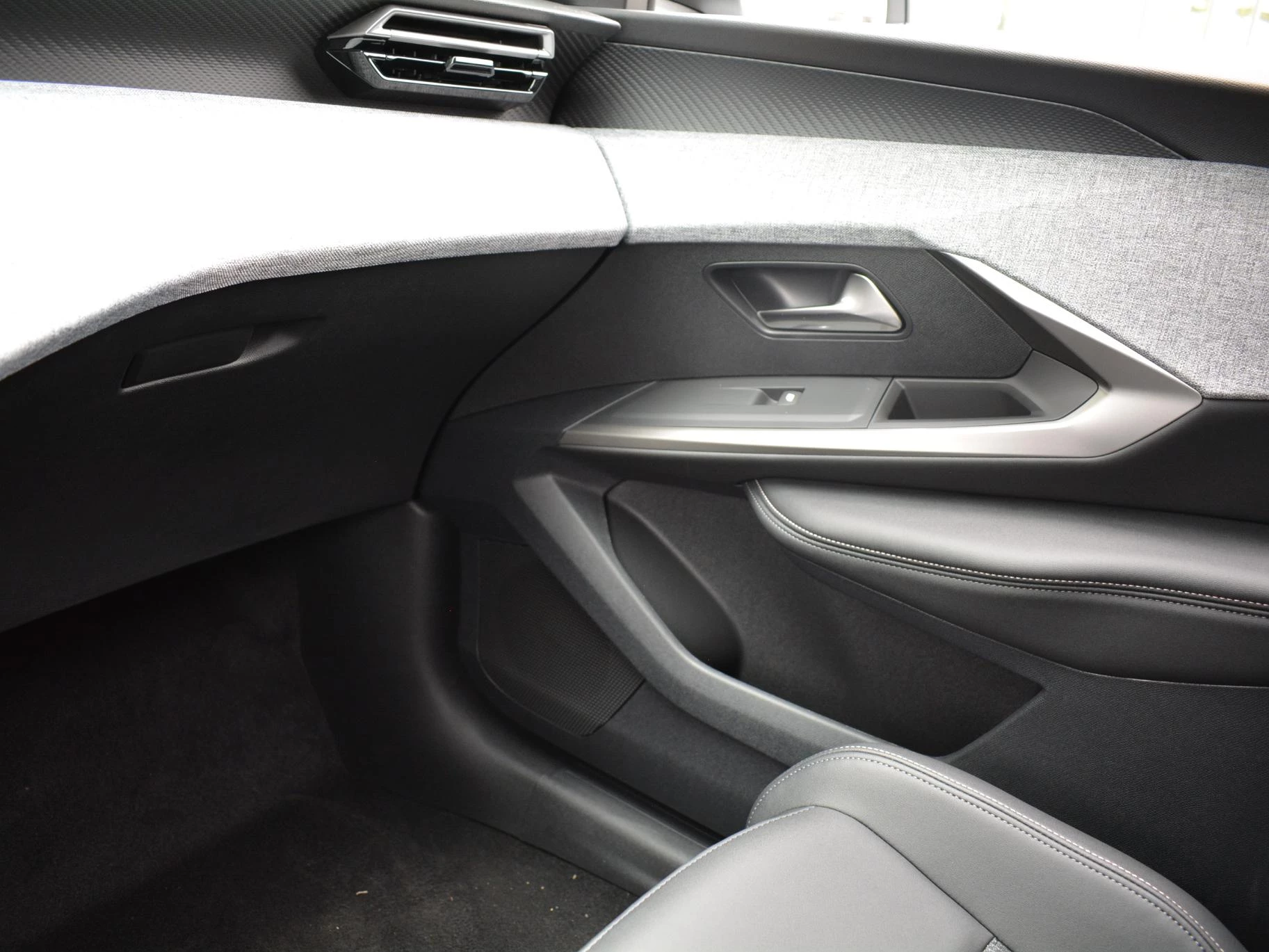 Hoofdafbeelding Peugeot e-3008