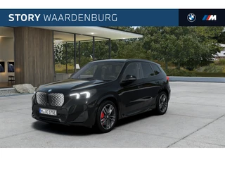 BMW iX1 eDrive20 M Sport / Panoramadak / Trekhaak / Sportstoelen / Adaptieve LED / Parking Assistant / Stoelverwarming / Comfort Access / M Adaptief onderstel