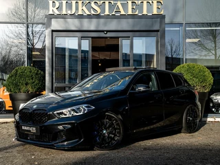 BMW 1-serie M135i xDrive High Executive|PANO|MAXTON|19''