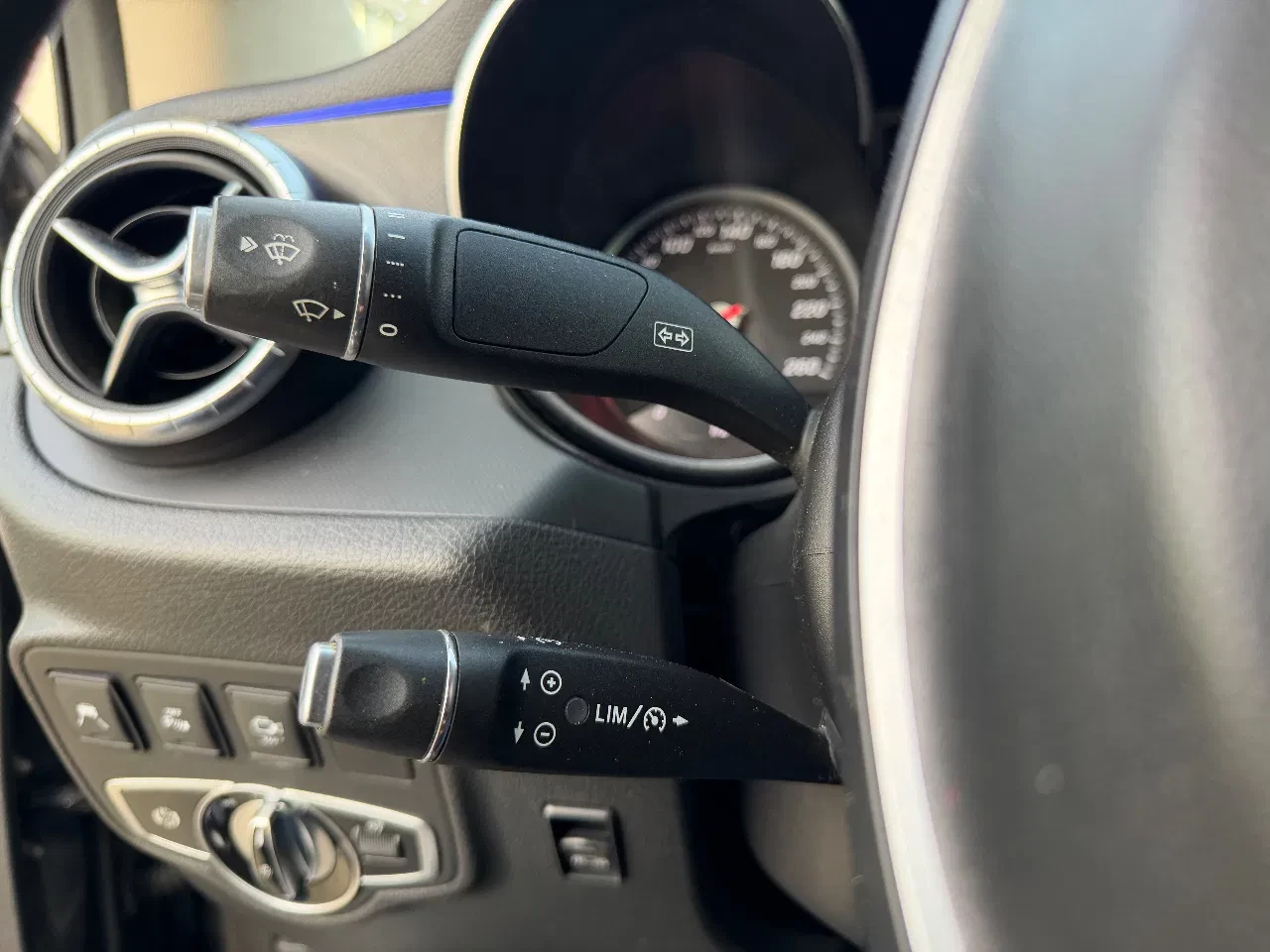 Hoofdafbeelding Mercedes-Benz X-Klasse