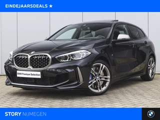 BMW 1 Serie M135i xDrive High Executive Automaat / Panoramadak / Active Cruise Control / Comfort Access / Live Cockpit Professional / Extra getint glas achter