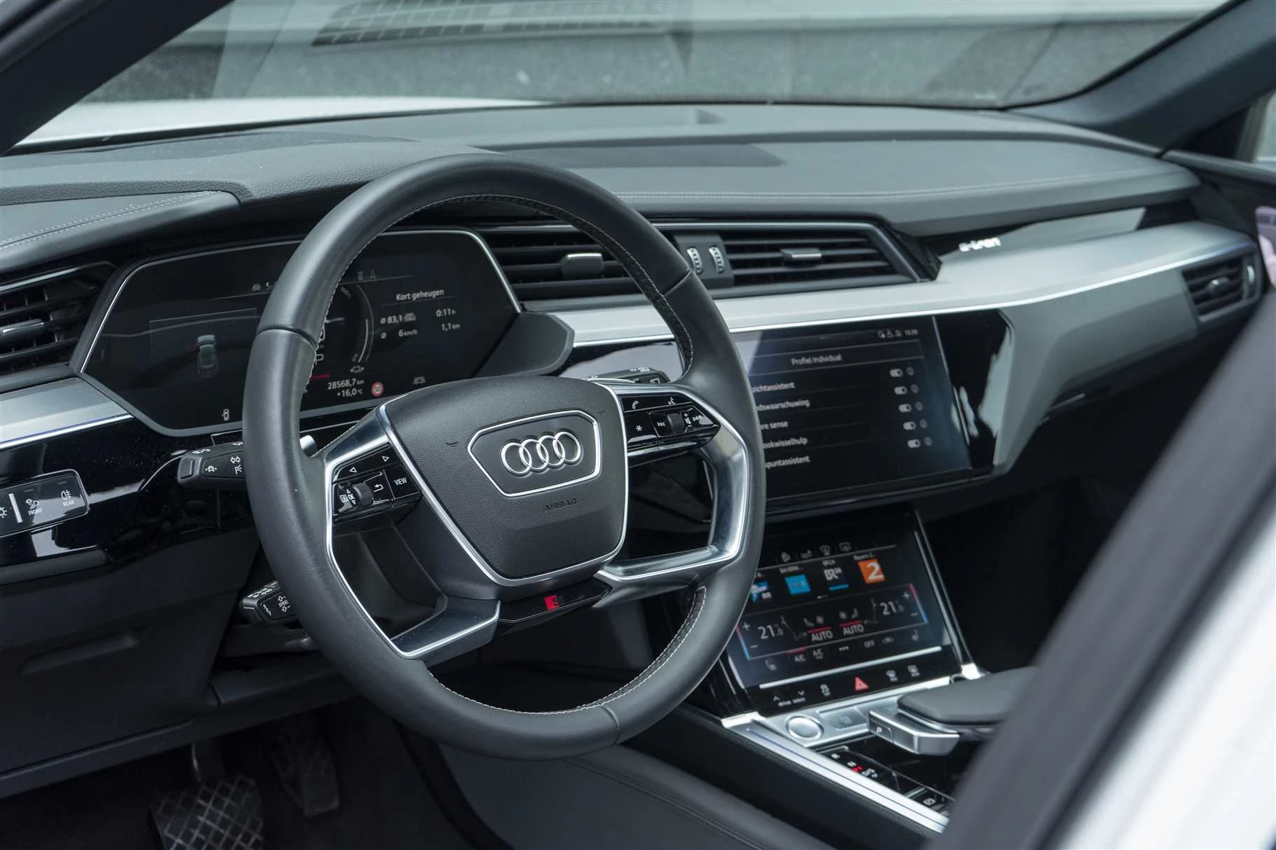 Hoofdafbeelding Audi e-tron