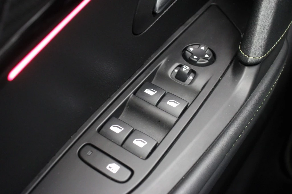 Hoofdafbeelding Peugeot e-208