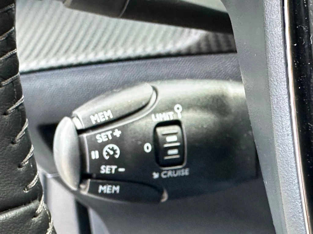 Hoofdafbeelding Peugeot e-2008