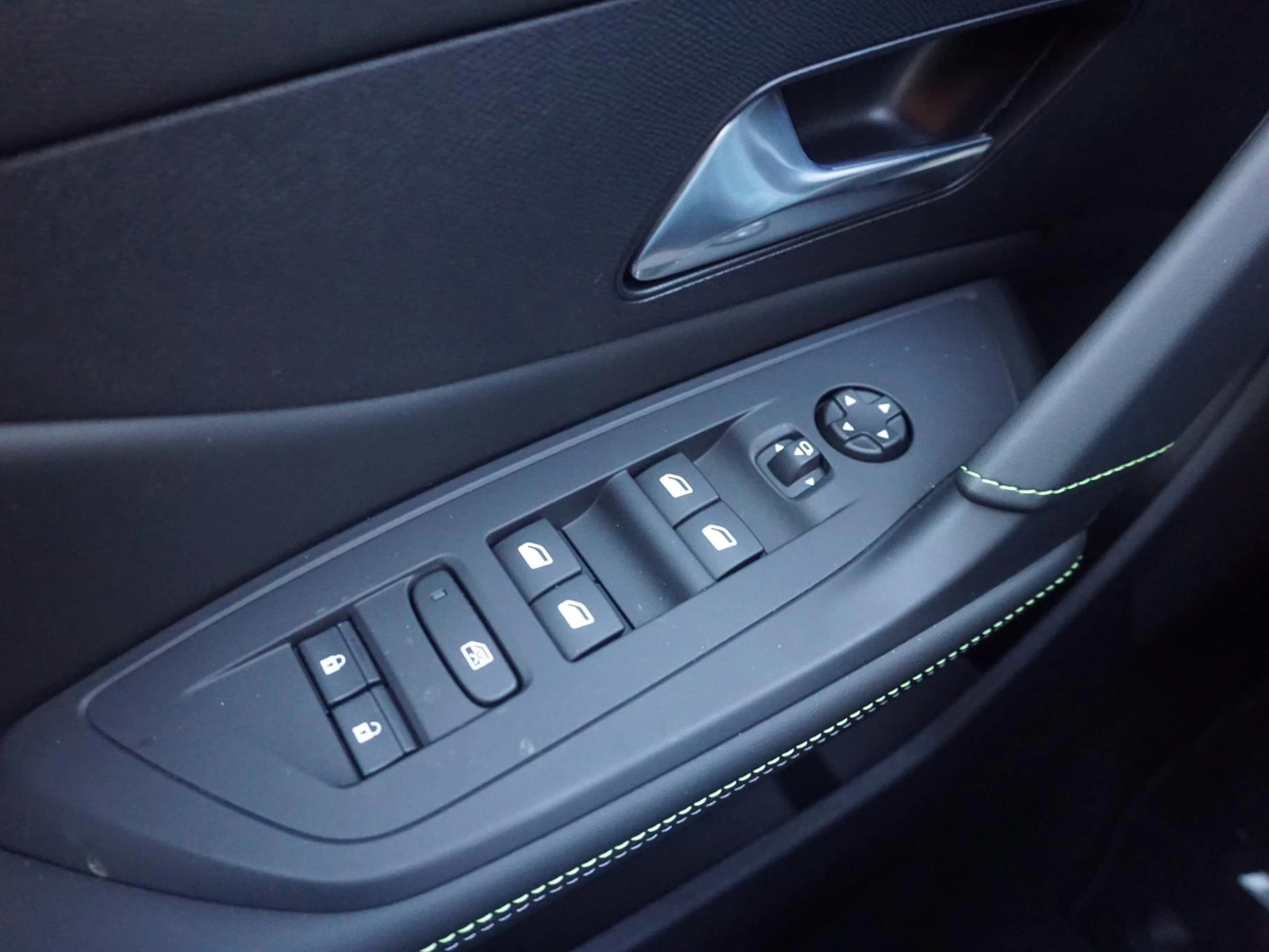 Hoofdafbeelding Peugeot e-308