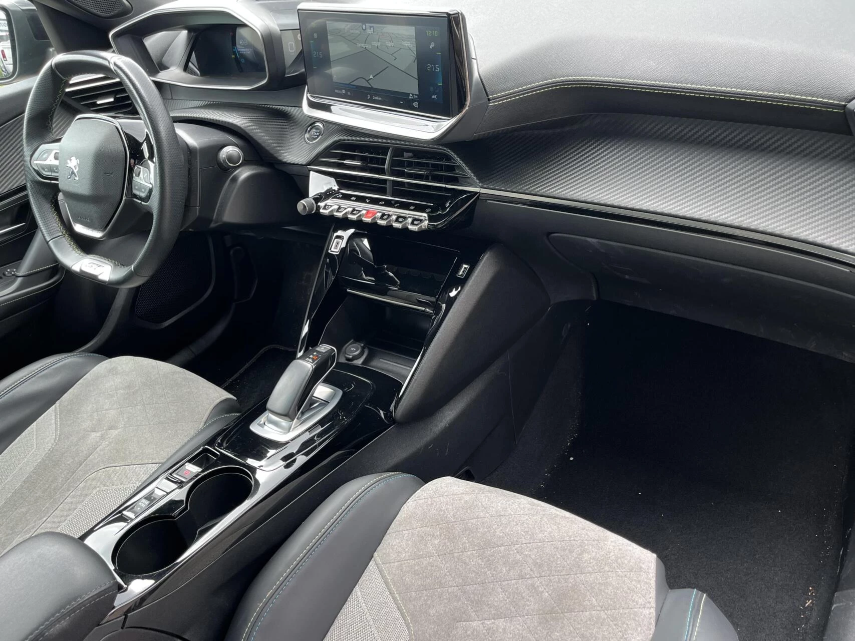 Hoofdafbeelding Peugeot e-2008