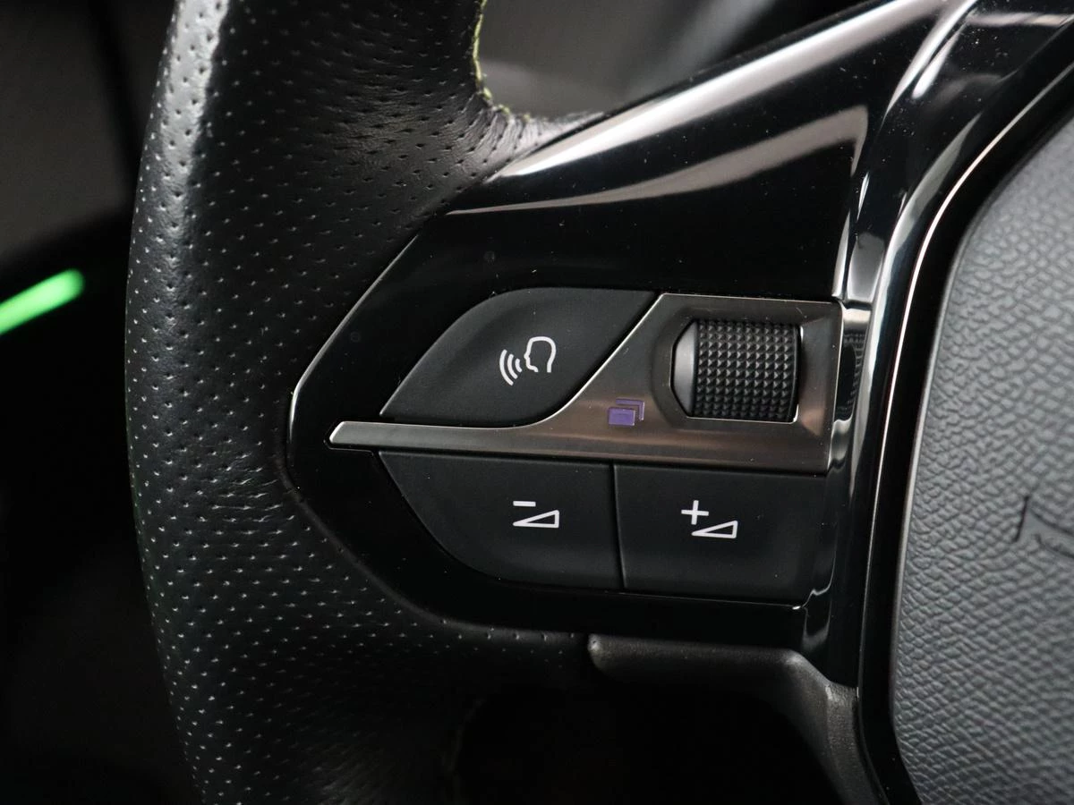 Hoofdafbeelding Peugeot e-2008