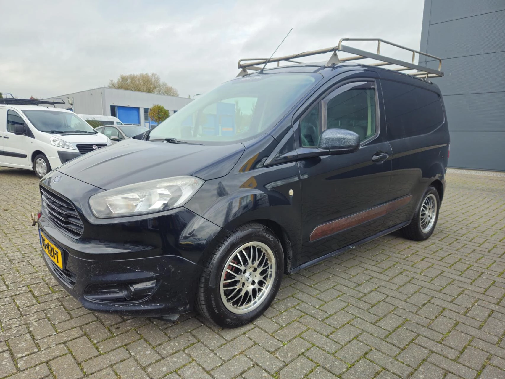 Hoofdafbeelding Ford Transit Courier