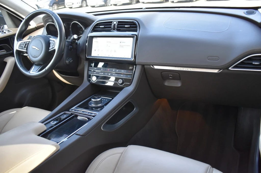 Hoofdafbeelding Jaguar F-PACE