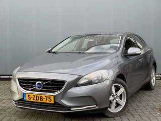 Volvo V40 BJR 2014 2.0 D4 191PK Momentum Business AIRCO ECC | CRUISE | LM VELGEN | CENTR.VERGR. | TREKHAAK | NAVI