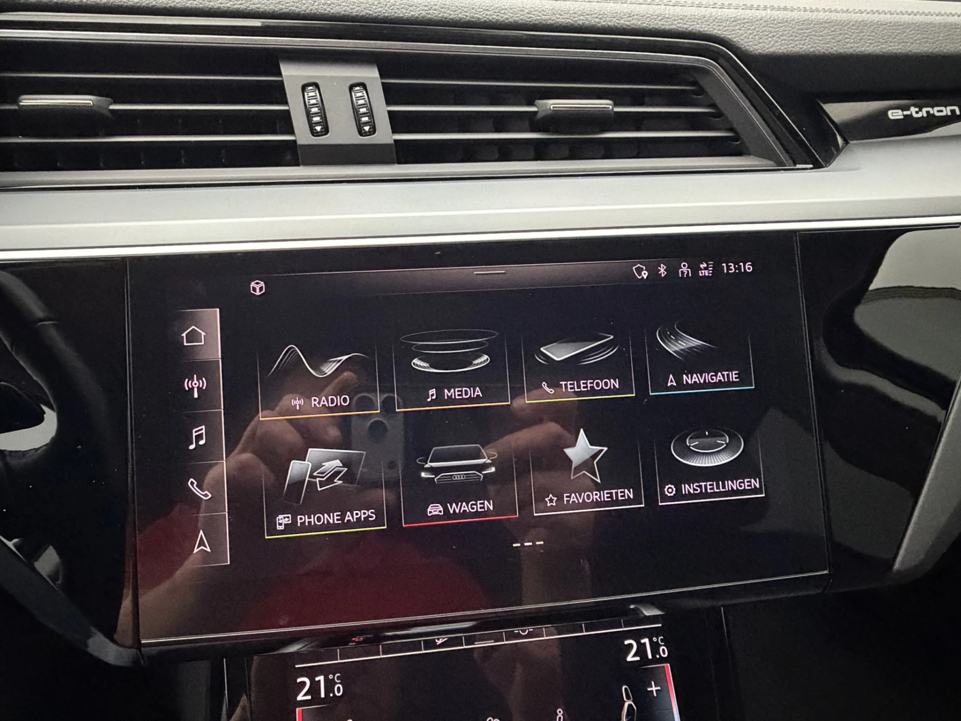Hoofdafbeelding Audi e-tron
