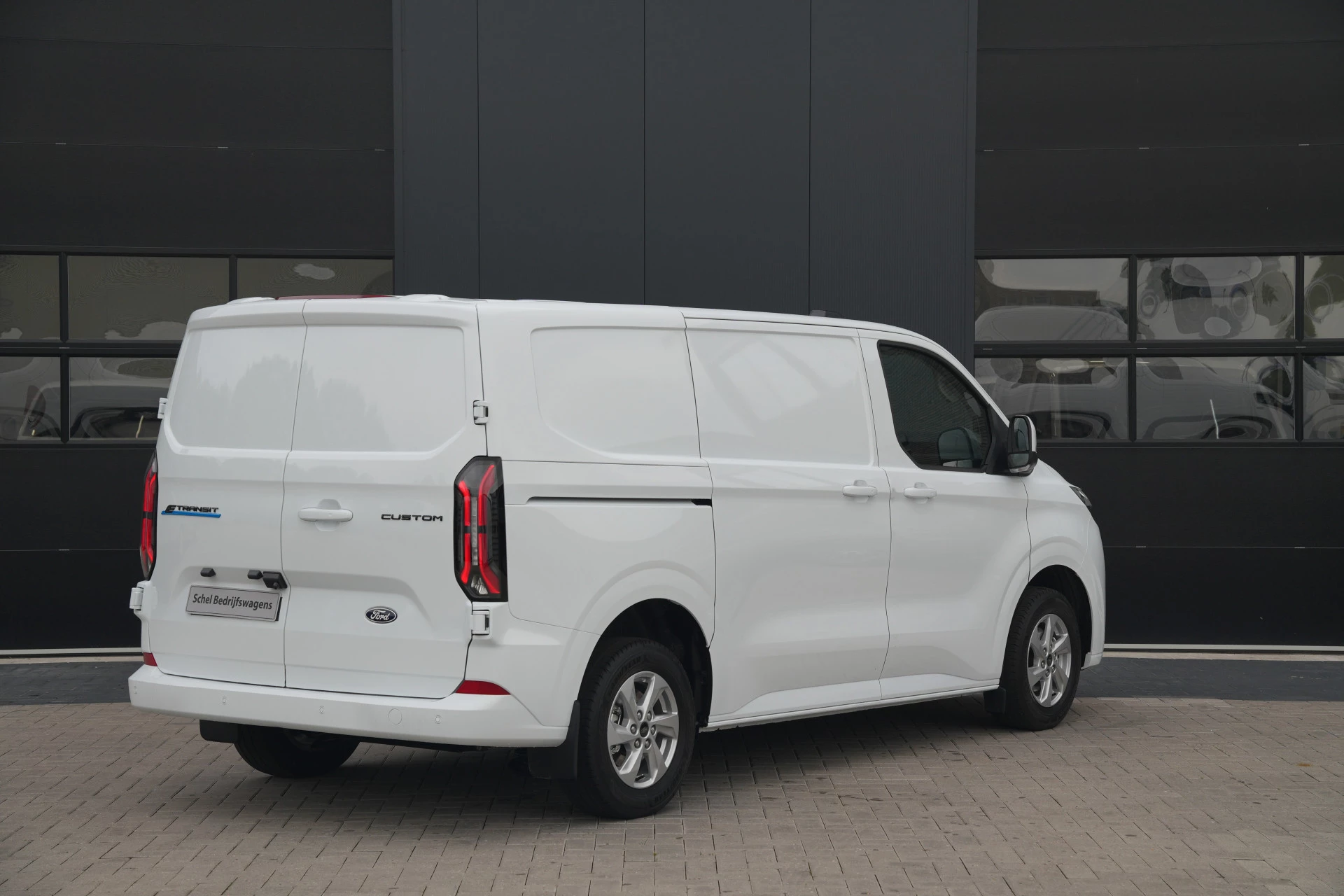 Hoofdafbeelding Ford E-Transit Custom