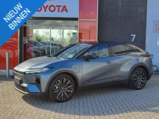 Toyota C-HR+ Executive AWD 77 kWh NIEUW & DIRECT LEVERBAAR! PANO-DAK BLIND-SPOT PARK-SENSOREN 360° CAMERA STOEL/STUURVERW WARMTEPOMP EL-ACHTERKLEP