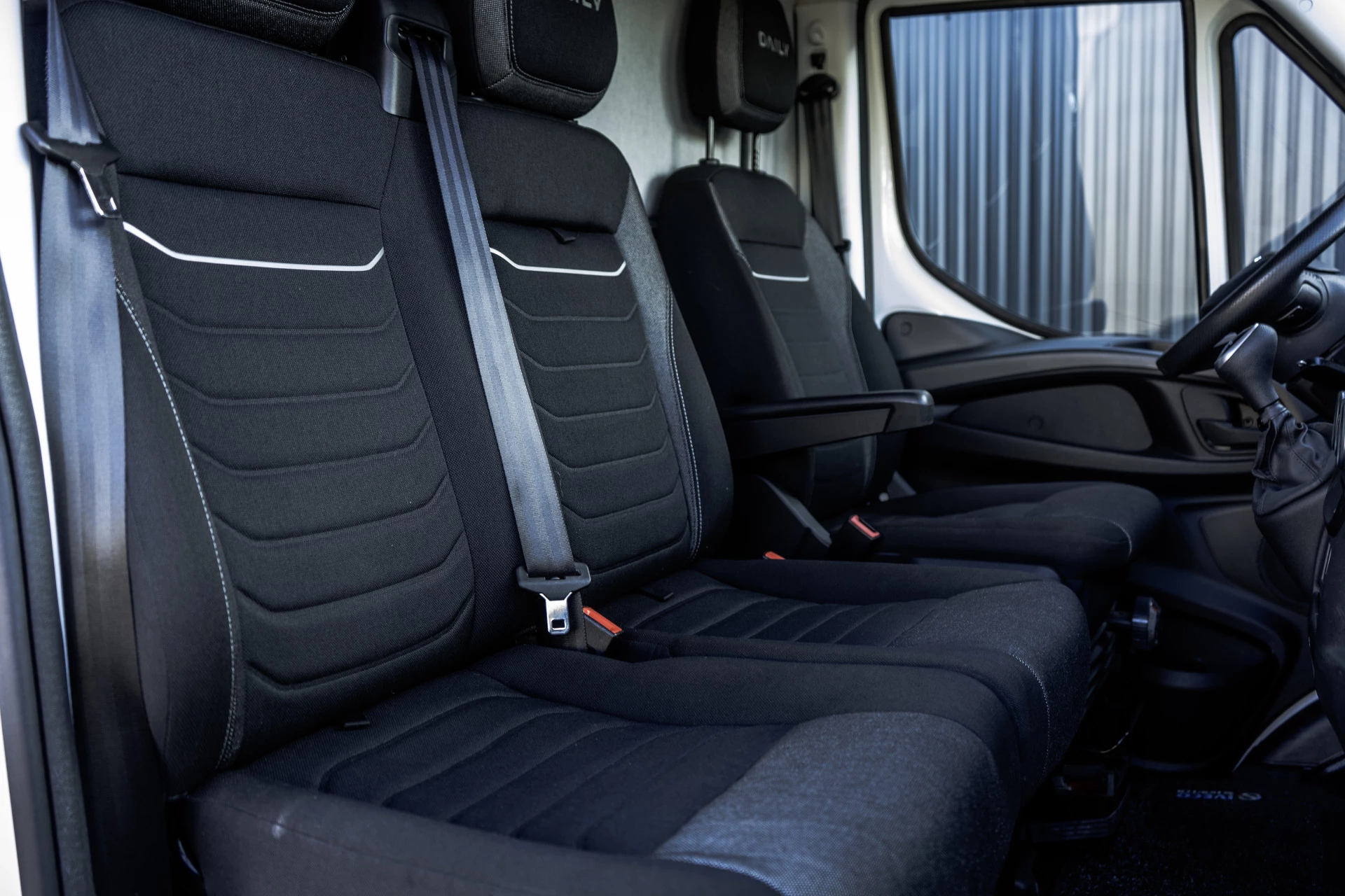 Hoofdafbeelding Iveco 35C16 | 3.0L |  Bakwagen met Laadklep | N1 | Automaat | Cruise | Navi |  3-Zits