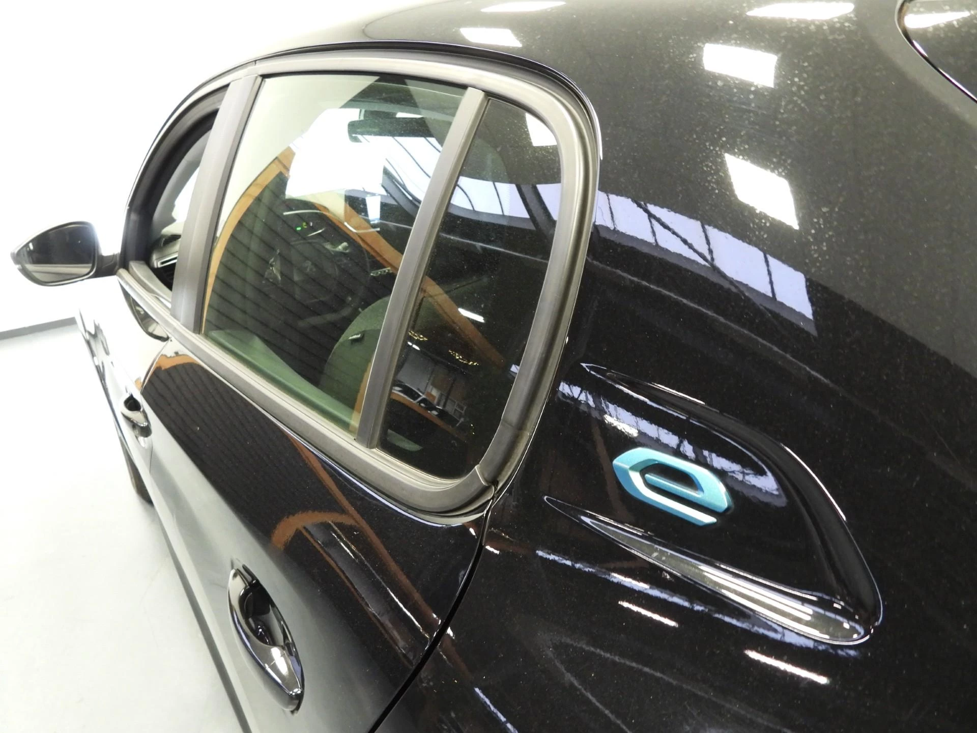 Hoofdafbeelding Peugeot e-208