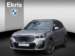 BMW iX1 eDrive20 M Sportpakket Pro | Comfort Pack | 20 inch Multispaak (Styling 869) | Glazen panoramadak | Driving Assistant Plus | Harman-Kardon sound system