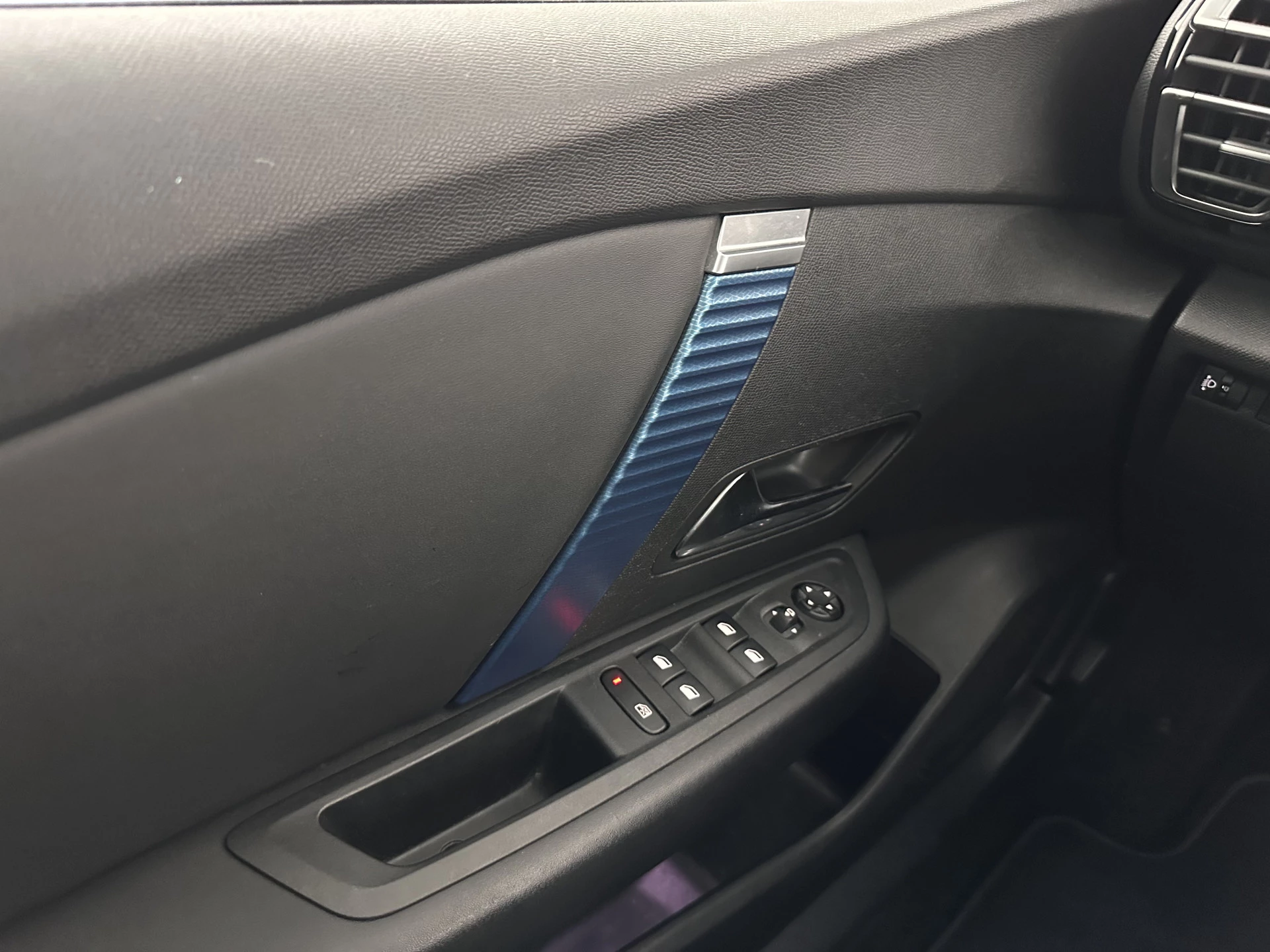 Hoofdafbeelding Citroën ë-C4 X