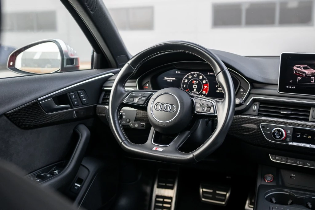 Hoofdafbeelding Audi S4