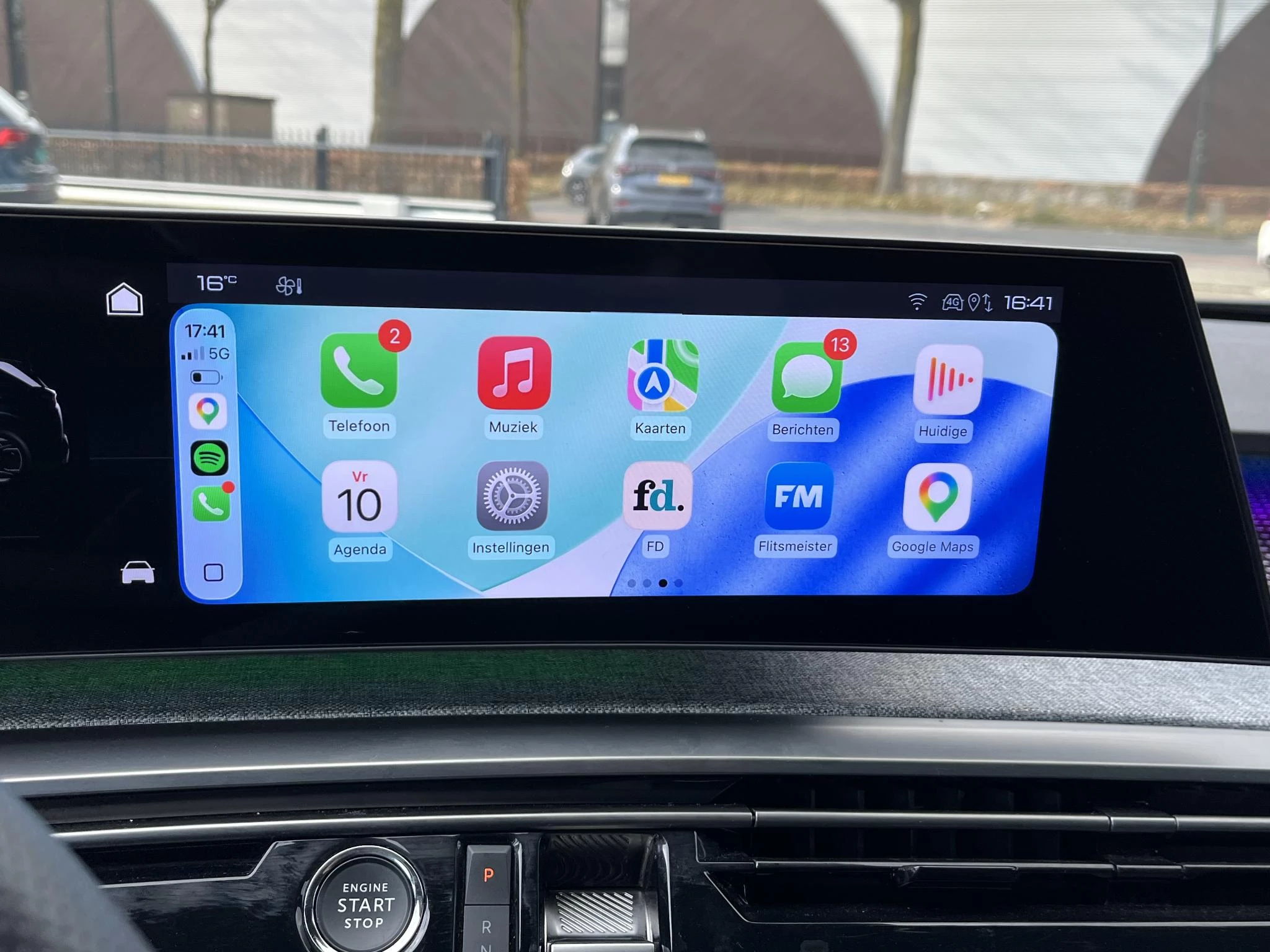 Hoofdafbeelding Peugeot e-5008