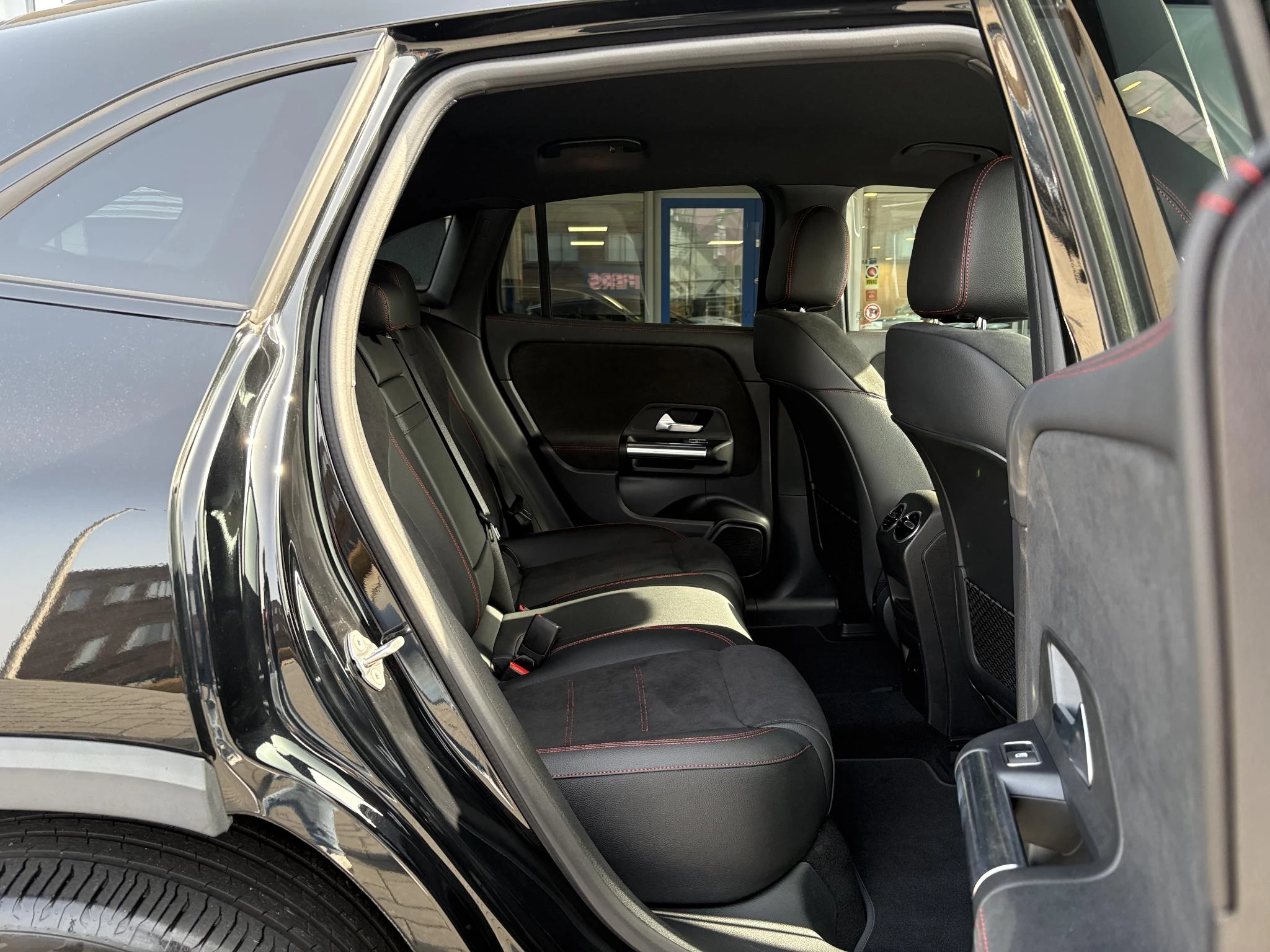 Hoofdafbeelding Mercedes-Benz EQA