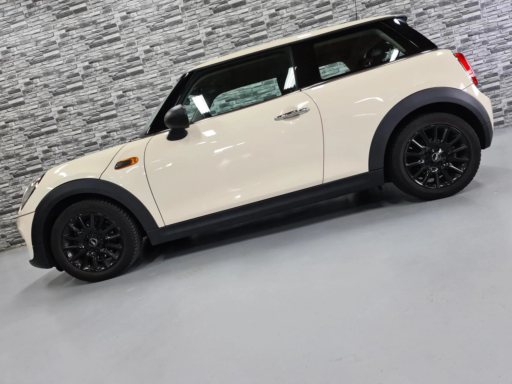 Hoofdafbeelding MINI One