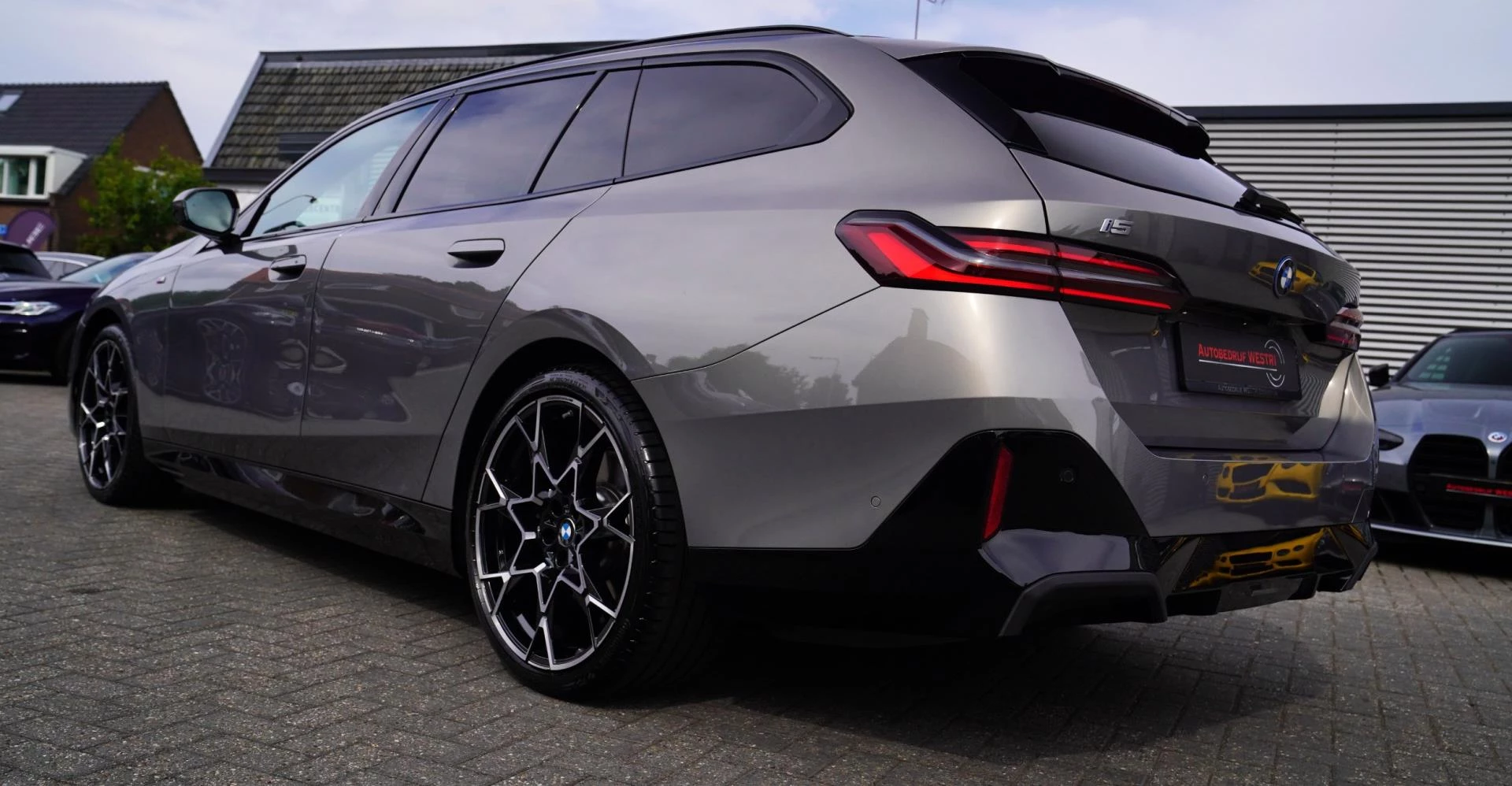 Hoofdafbeelding BMW i5