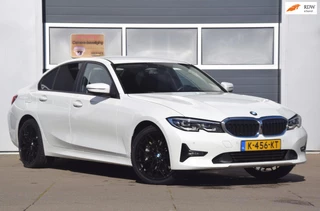 BMW 3-serie 330e eDrive Edition PREMIUM AUDIO/DAB/LEDEREN BEKLEDING/ 19'' breedset 1199 euro meerprijs!