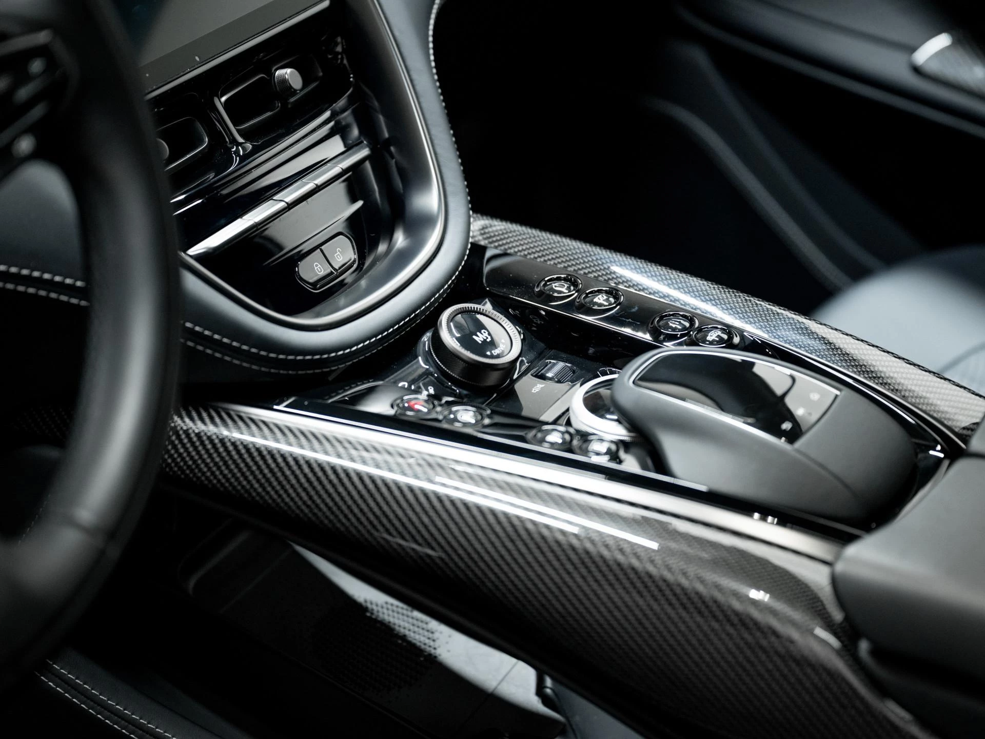 Hoofdafbeelding Aston Martin DBX