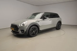 MINI Clubman Cooper Automaat / Sportstoelen / Getint glas / Cruise / LED / Half leder / PDC / Climate / Alu wielen 17 inch