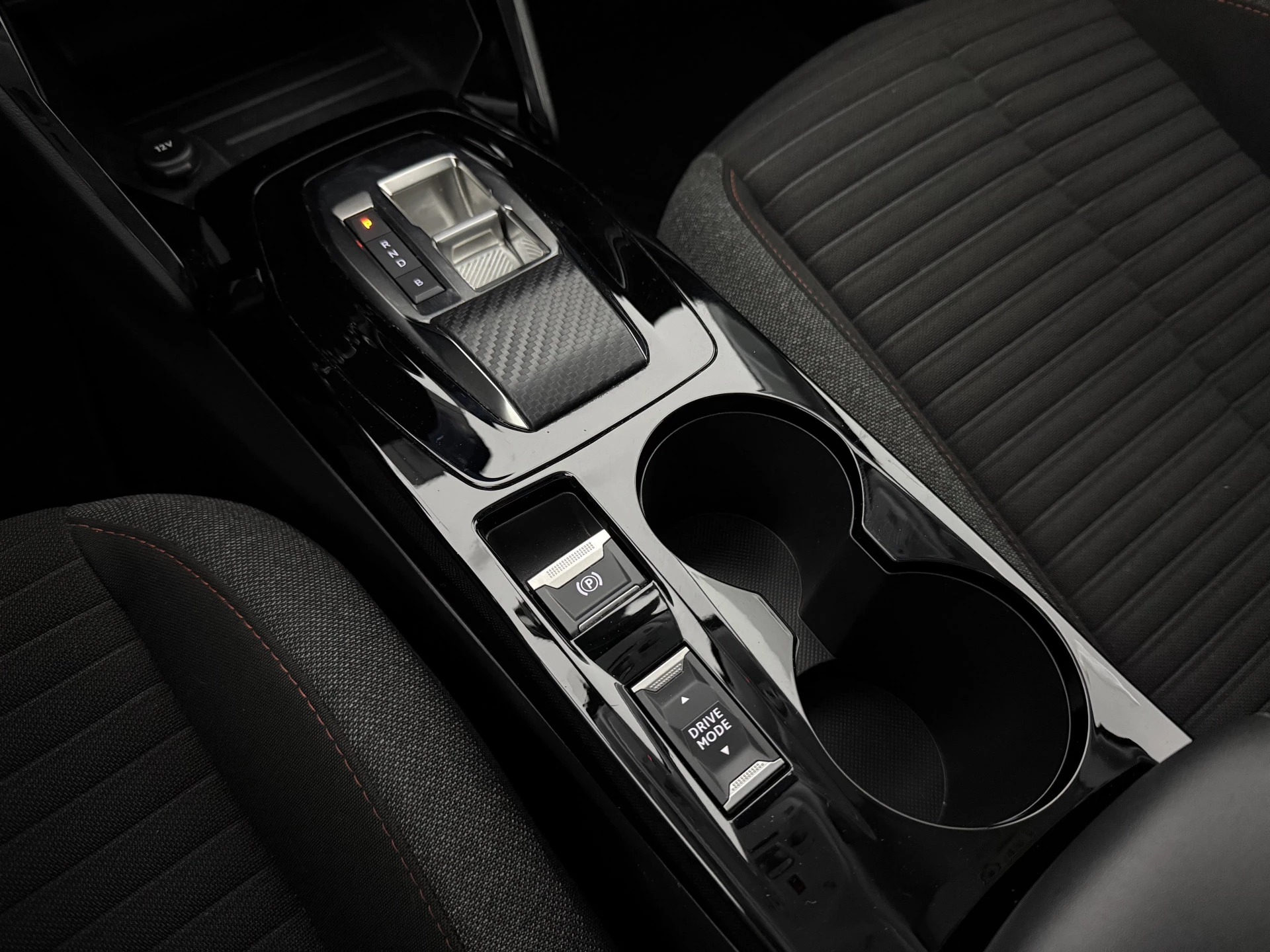 Hoofdafbeelding Peugeot e-208