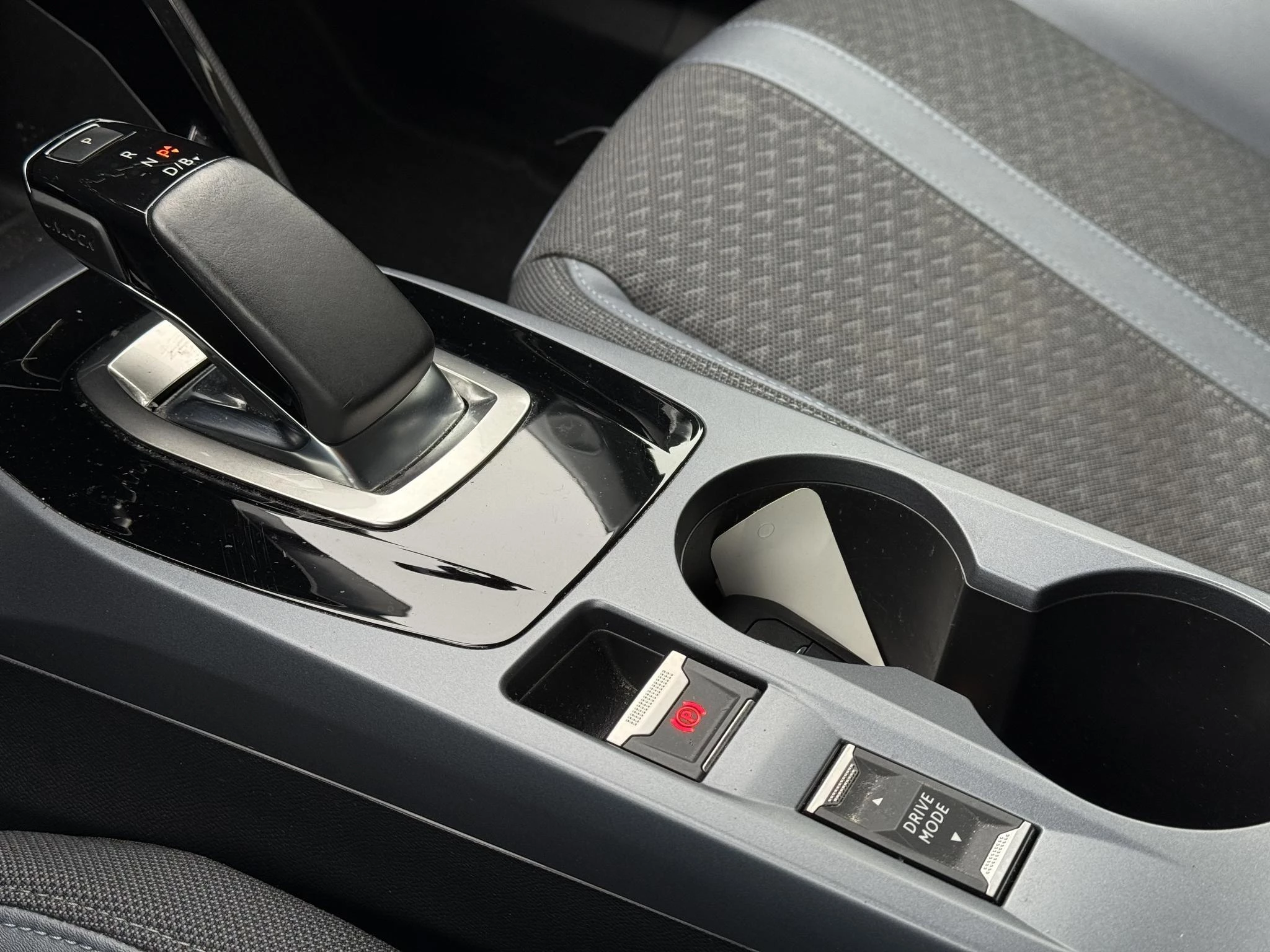 Hoofdafbeelding Peugeot e-2008