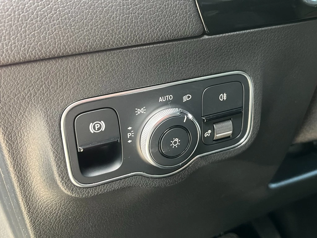 Hoofdafbeelding Mercedes-Benz EQA